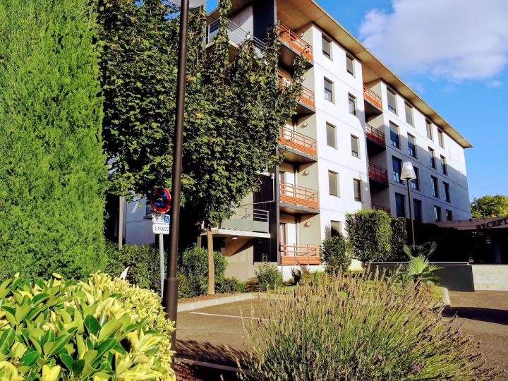 Residencia hotelera en venta – 200 apartamentos