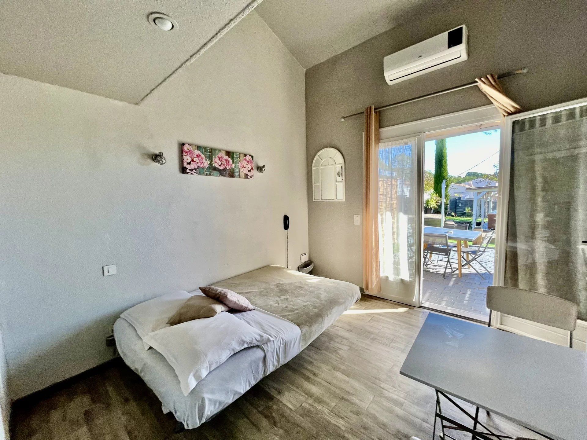 commercial local for sale on TOURRETTES (83440)