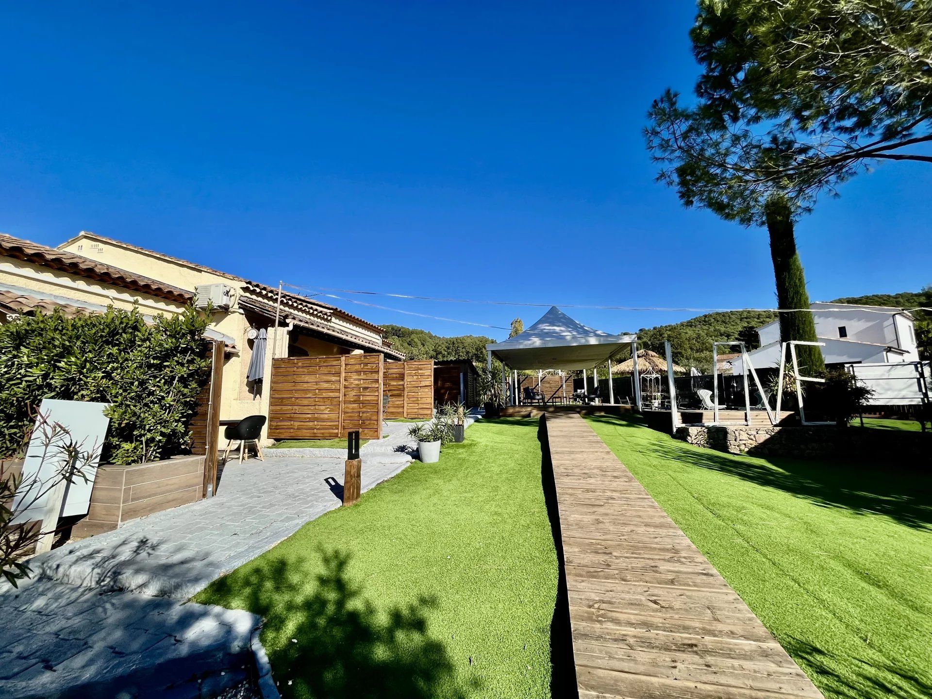 commercial local for sale on TOURRETTES (83440)
