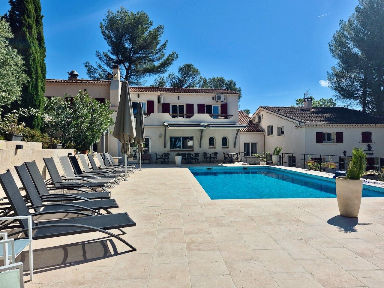 commercial local for sale on AIX EN PROVENCE (13100)