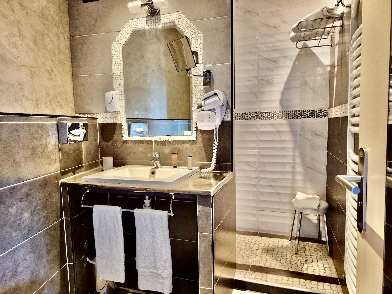 commercial local for sale on AIX EN PROVENCE (13100)