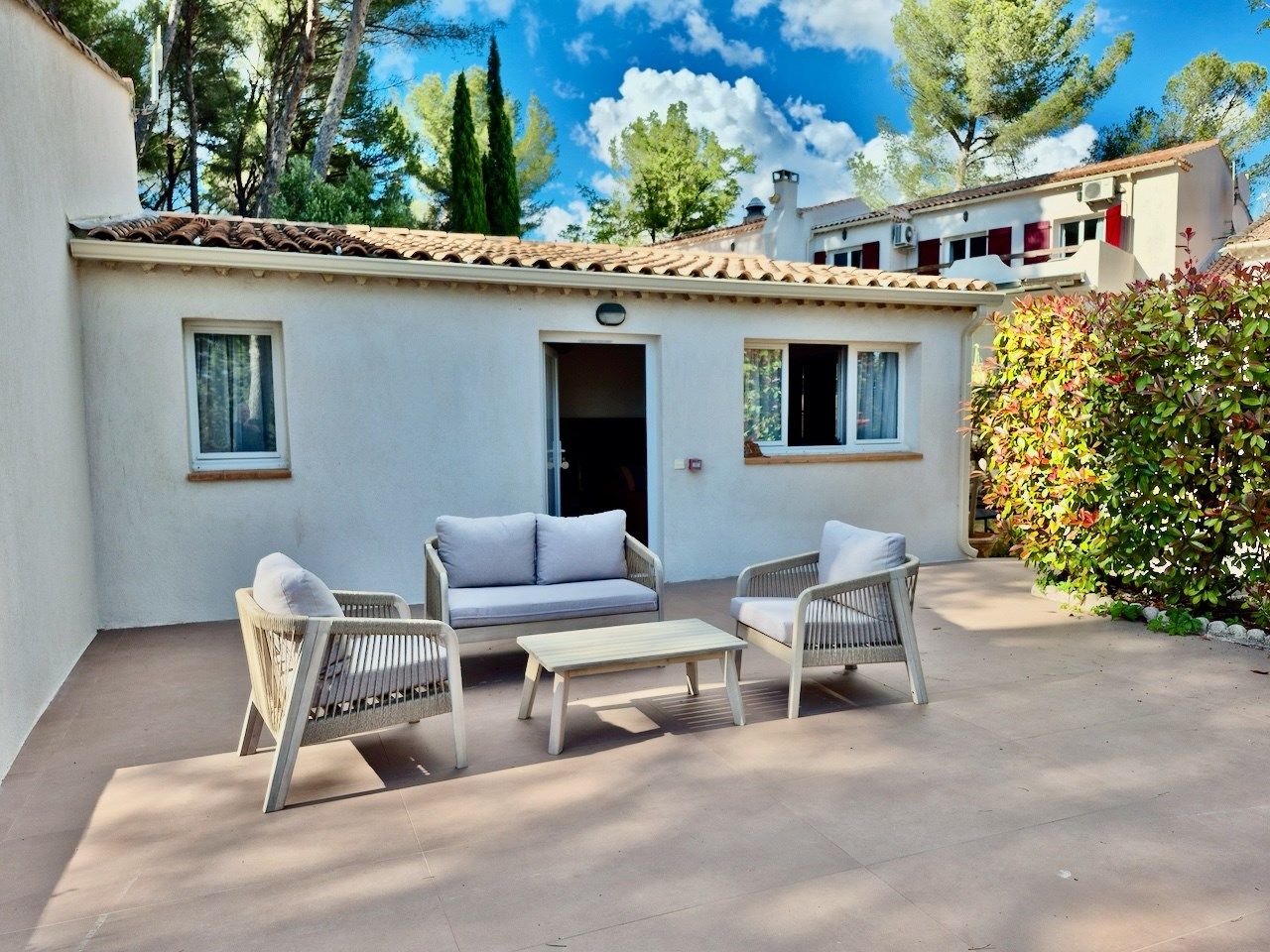 commercial local for sale on AIX EN PROVENCE (13100)