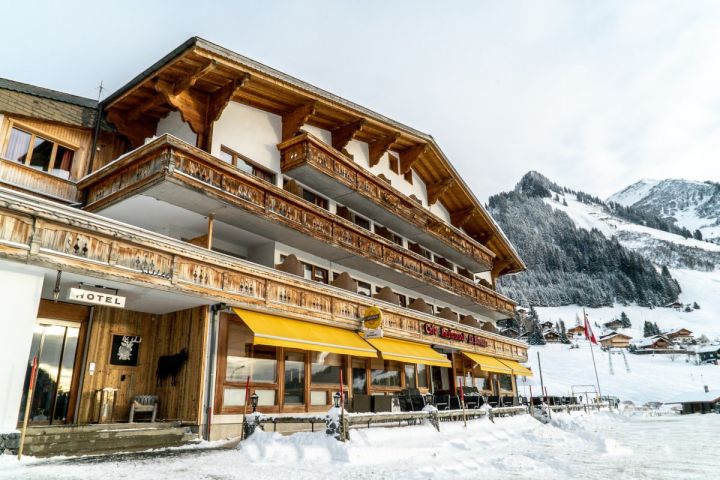 Hotel***  of 50 rooms and restaurants + chalet 24 rooms end dormitories in the Swiss Alps