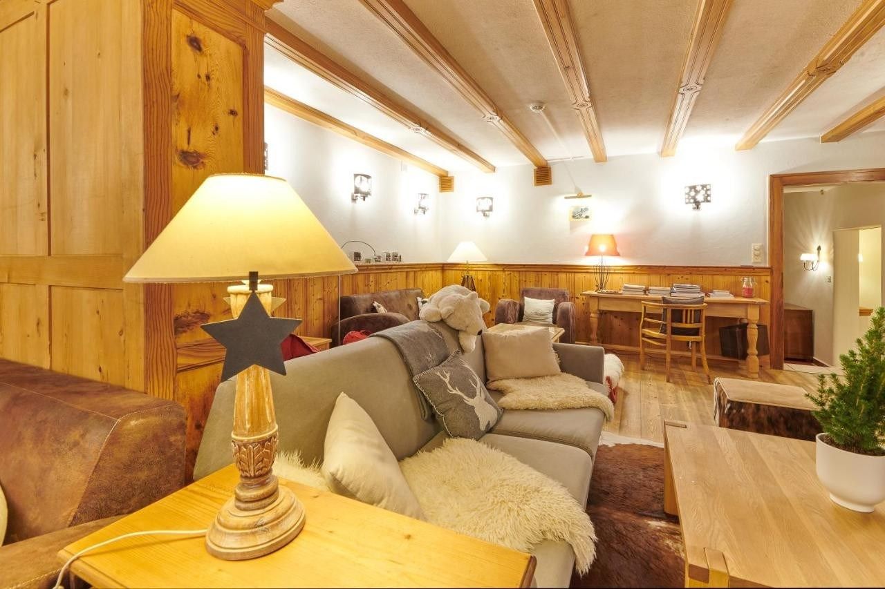 commercial local for sale on CHAMPERY (1874)