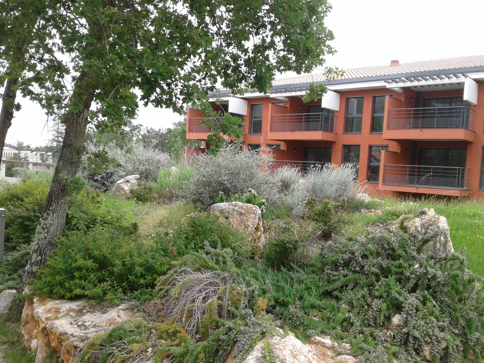 commercial local 161 Rooms for sale on CANNES (06400)