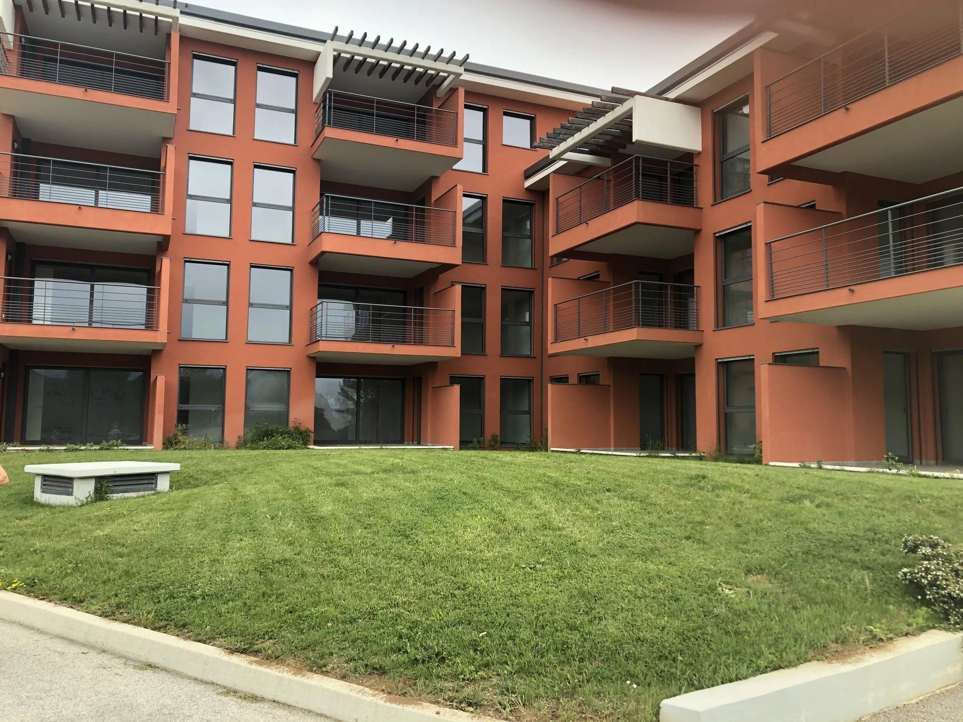 commercial local 161 Rooms for sale on CANNES (06400)