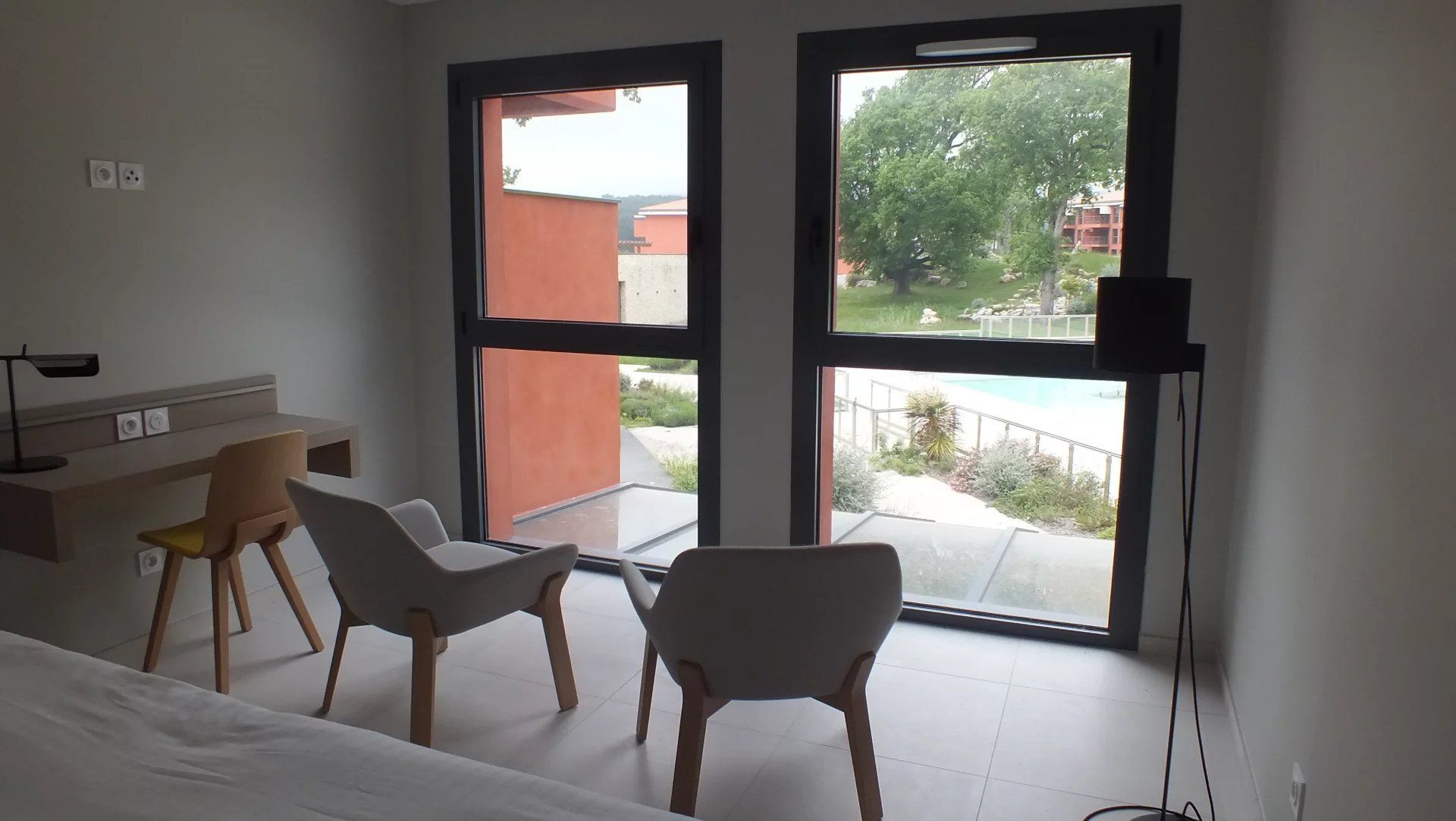 commercial local 161 Rooms for sale on CANNES (06400)