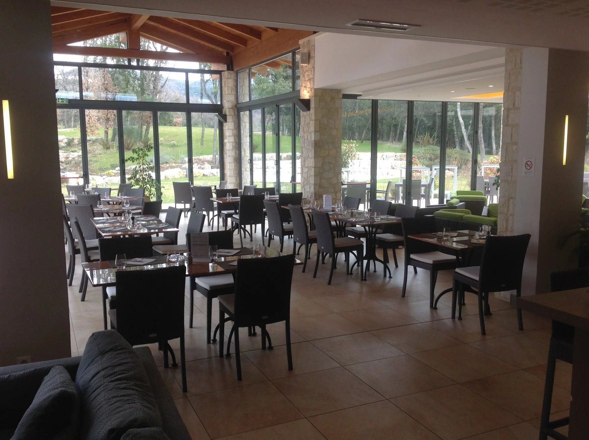 commercial local 161 Rooms for sale on CANNES (06400)