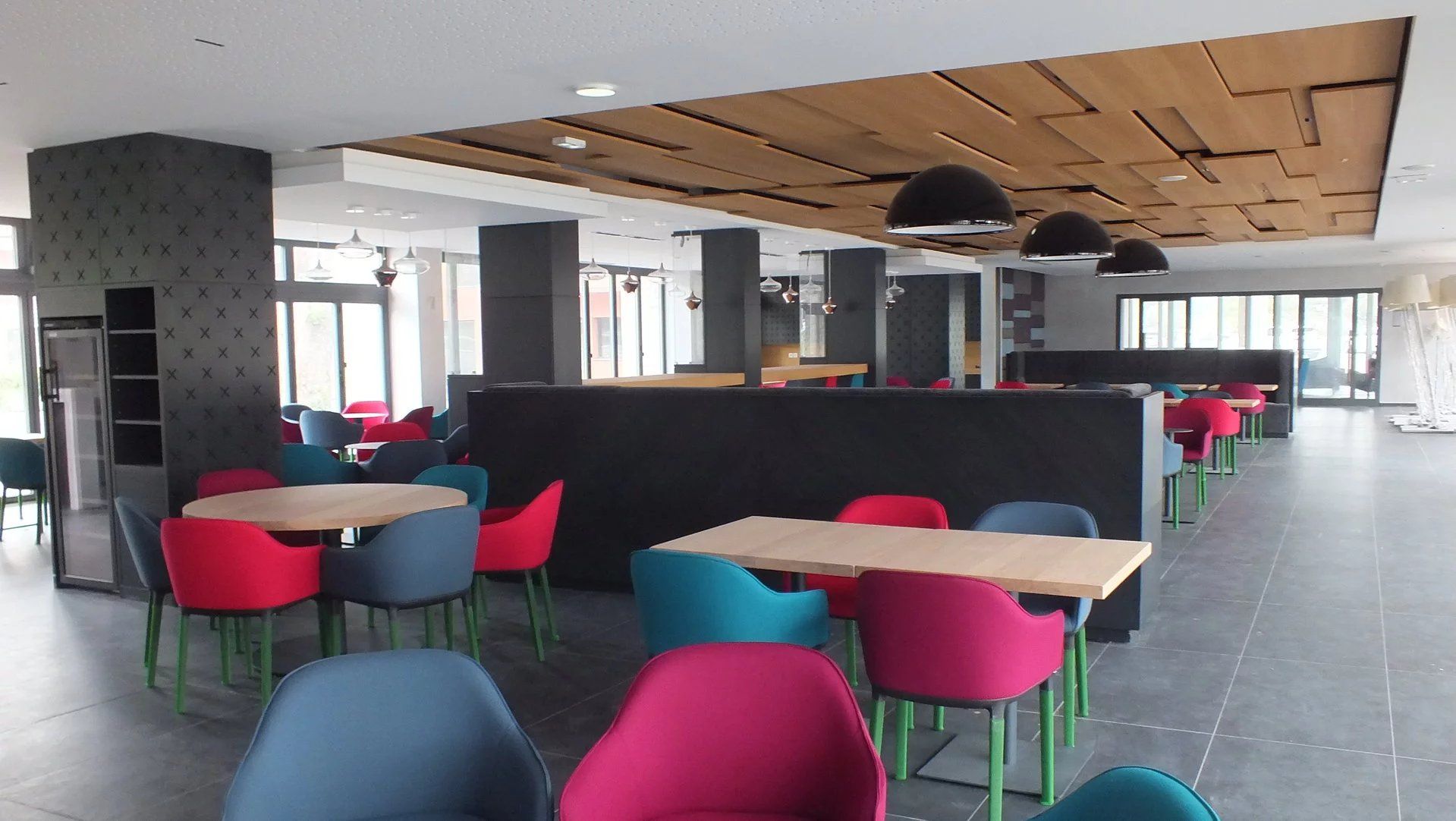 commercial local 161 Rooms for sale on CANNES (06400)