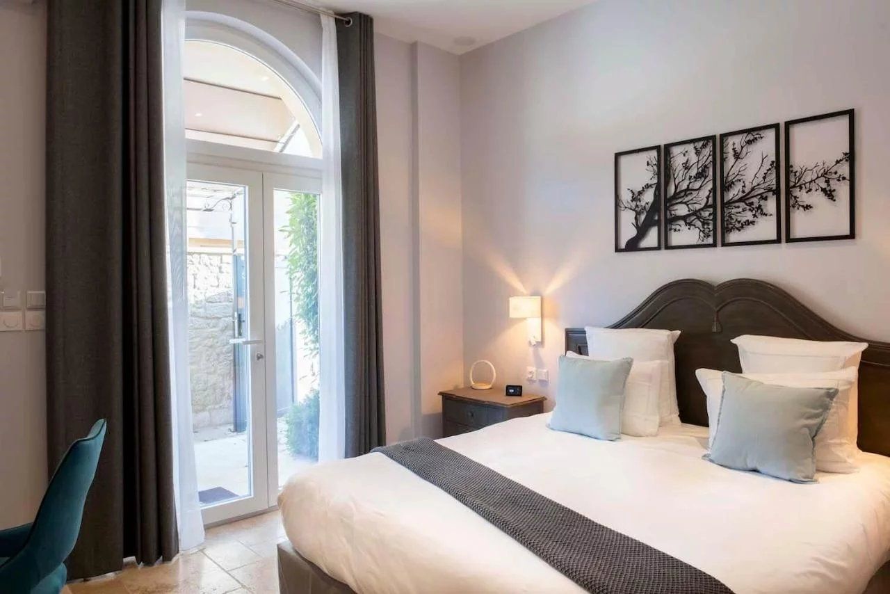 commercial local 28 Rooms for sale on MANOSQUE (04100)