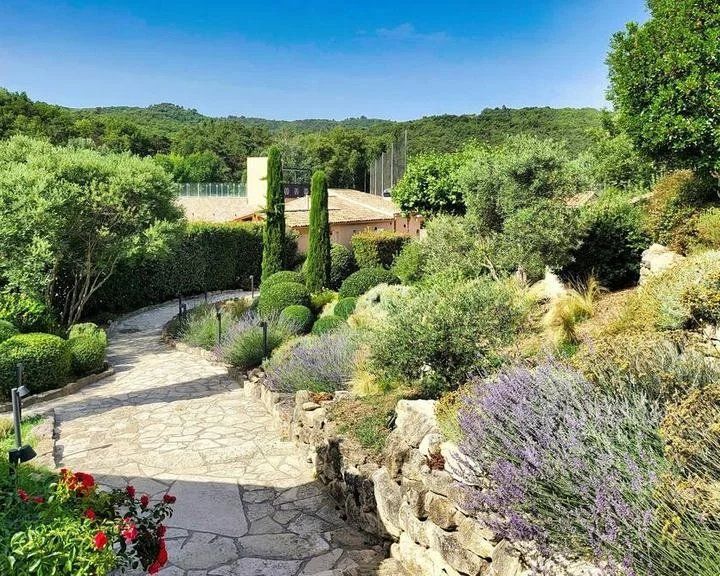 commercial local 28 Rooms for sale on MANOSQUE (04100)