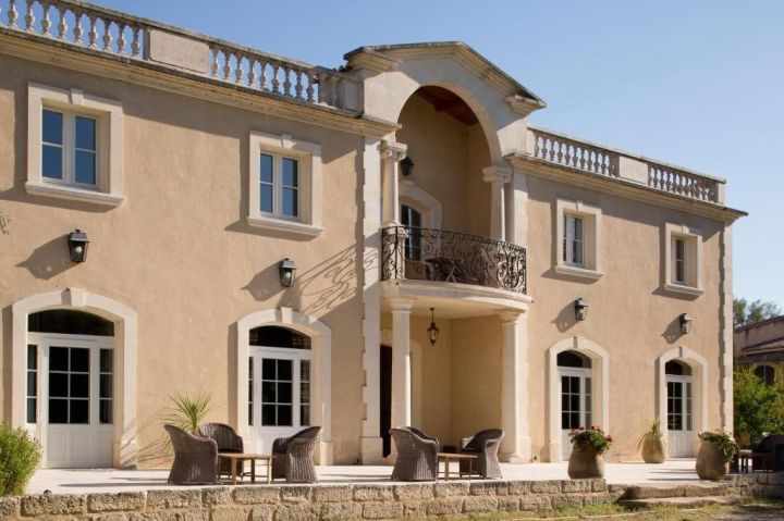 FRANCIA - Hotel de pabellones en la Camarga