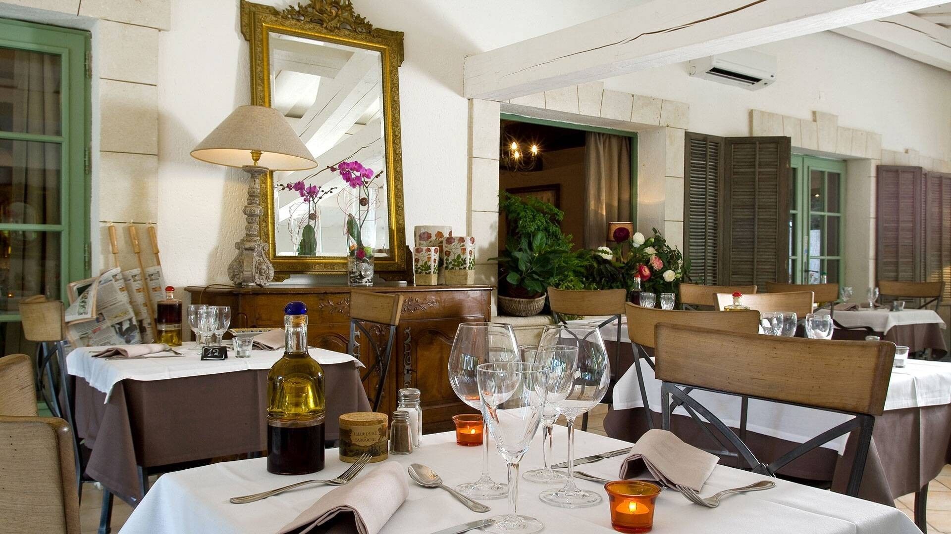 commercial local for sale on AIGUES MORTES (30220)