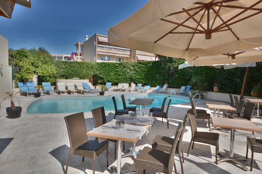 commercial local 40 Rooms for sale on LE GOLFE JUAN (06220)