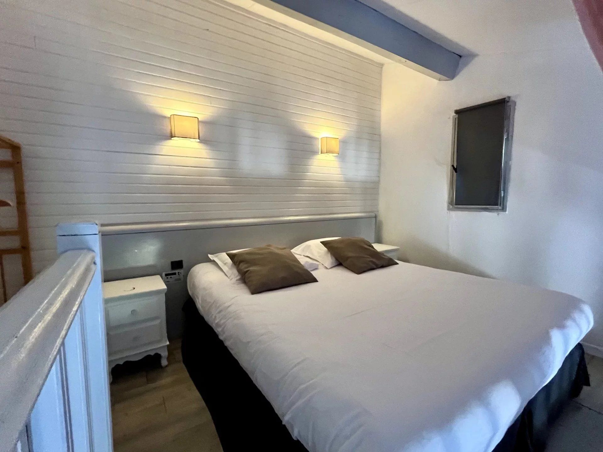 company for sale on TOURRETTES (83440)