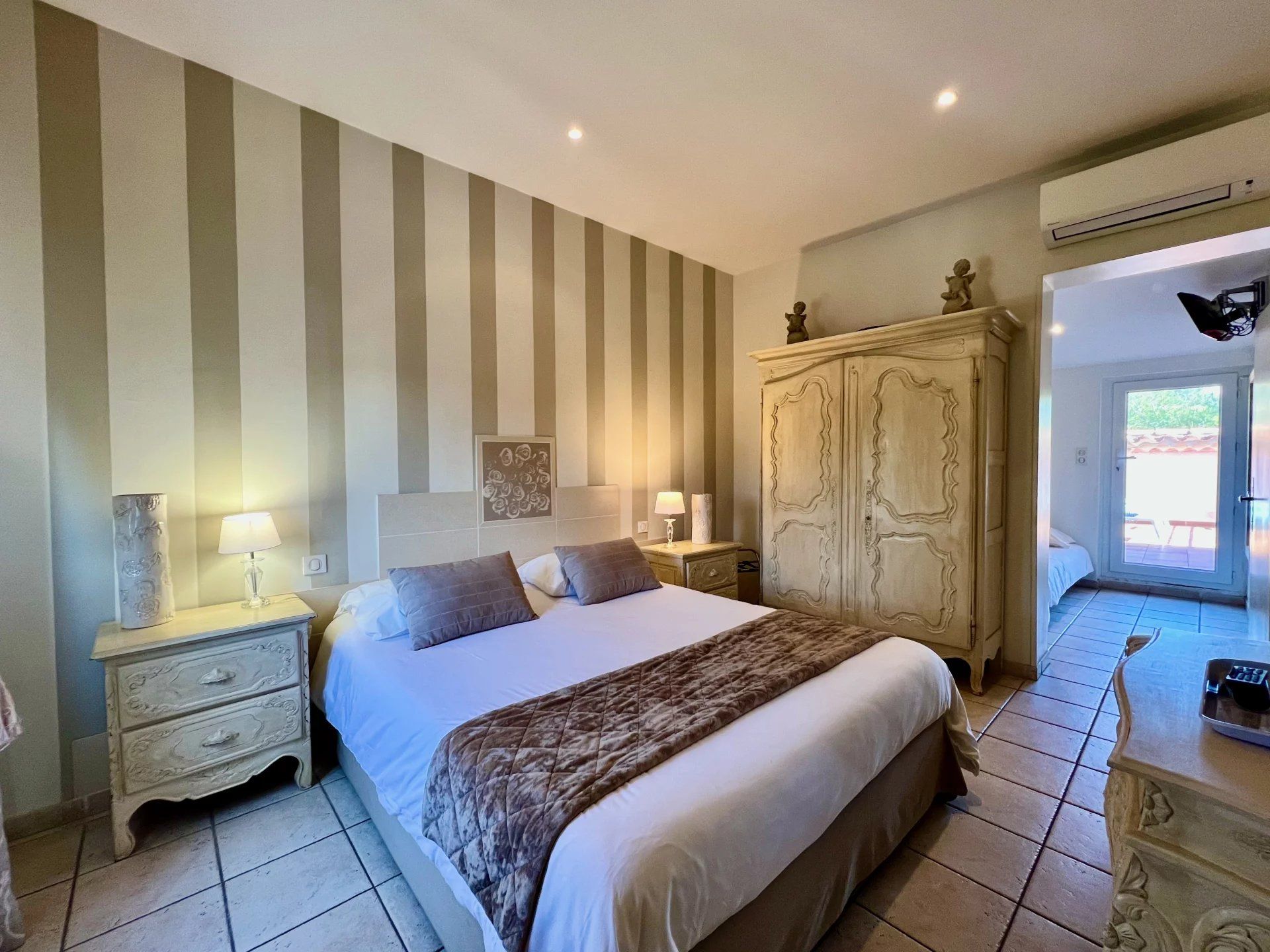 local comercial en venta en GRIMAUD (83310)