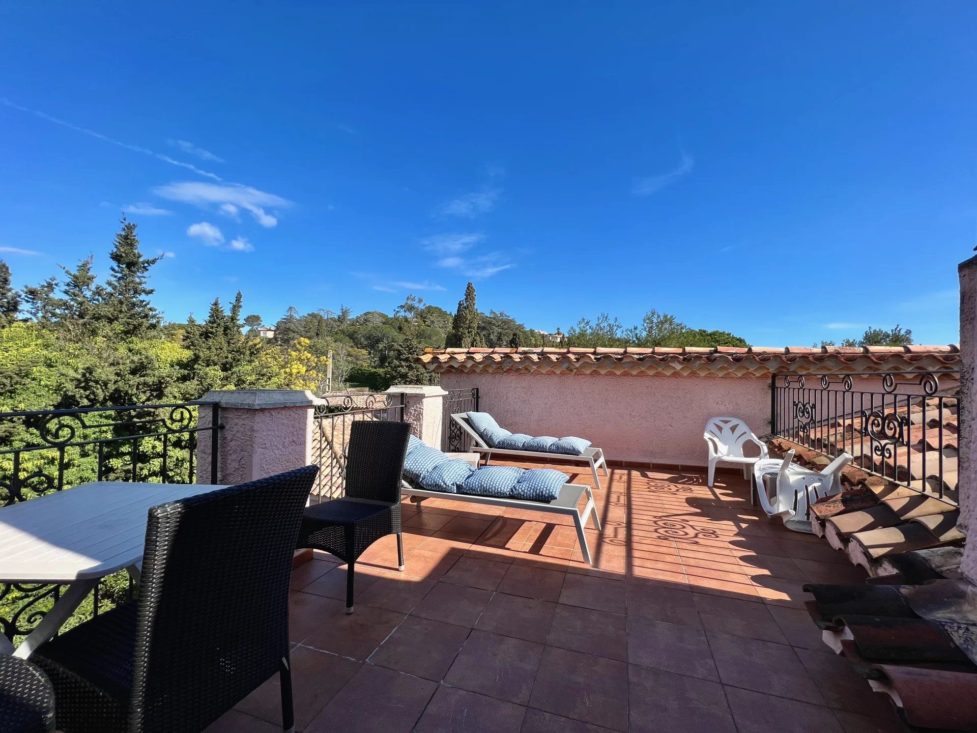 local comercial en venta en GRIMAUD (83310)