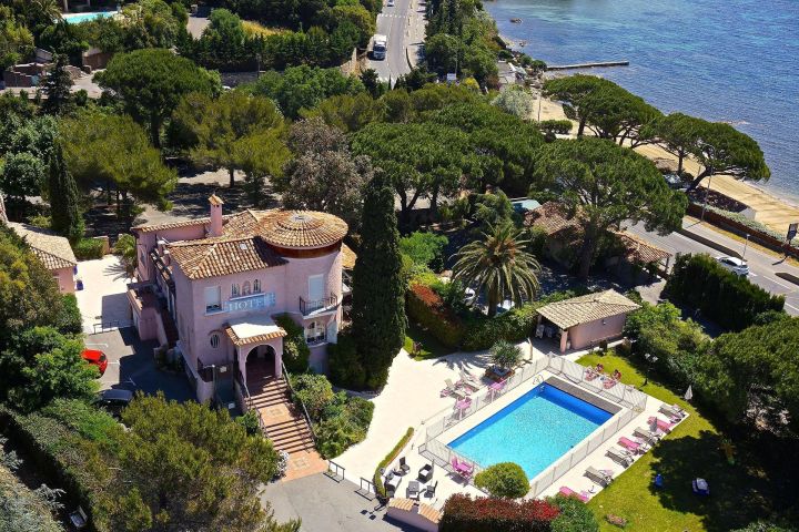 Hotel - Walking distance to the beach