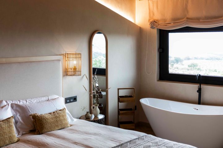Boutique Hotel & Productive 220+ Estate Investment Opportunity