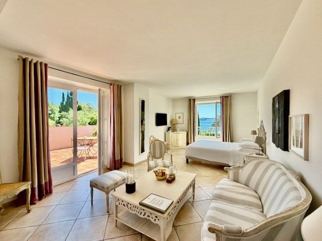 commerce 12 Pièces en vente sur STE MAXIME (83120)