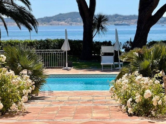 commerce 12 Pièces en vente sur STE MAXIME (83120)