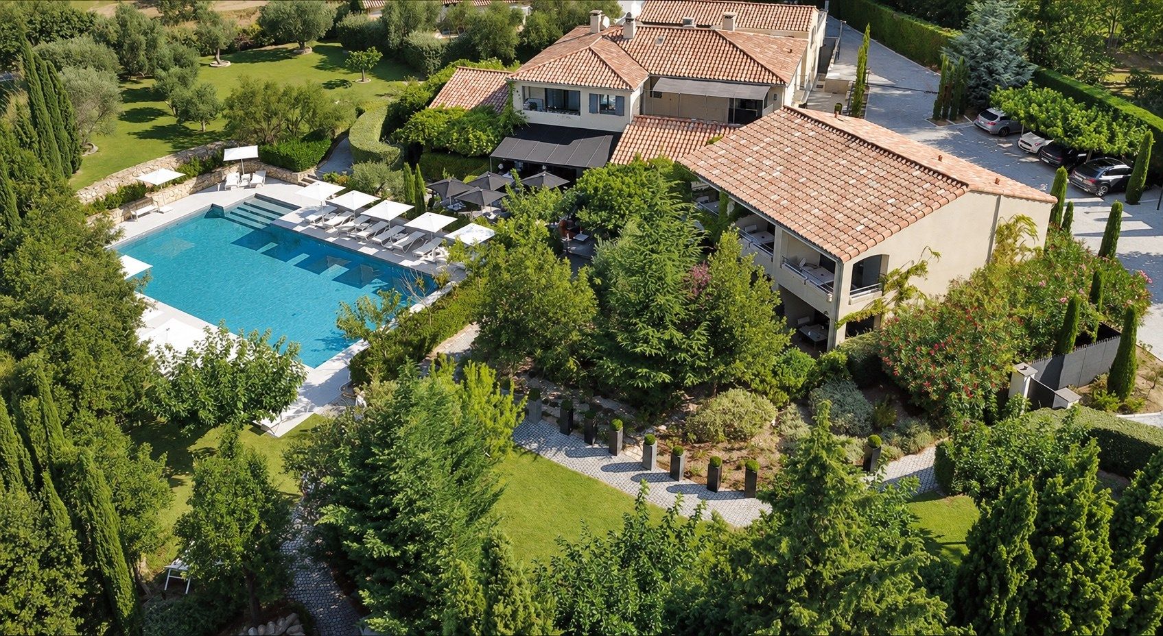 commercial local 24 Rooms for sale on PARADOU (13520)