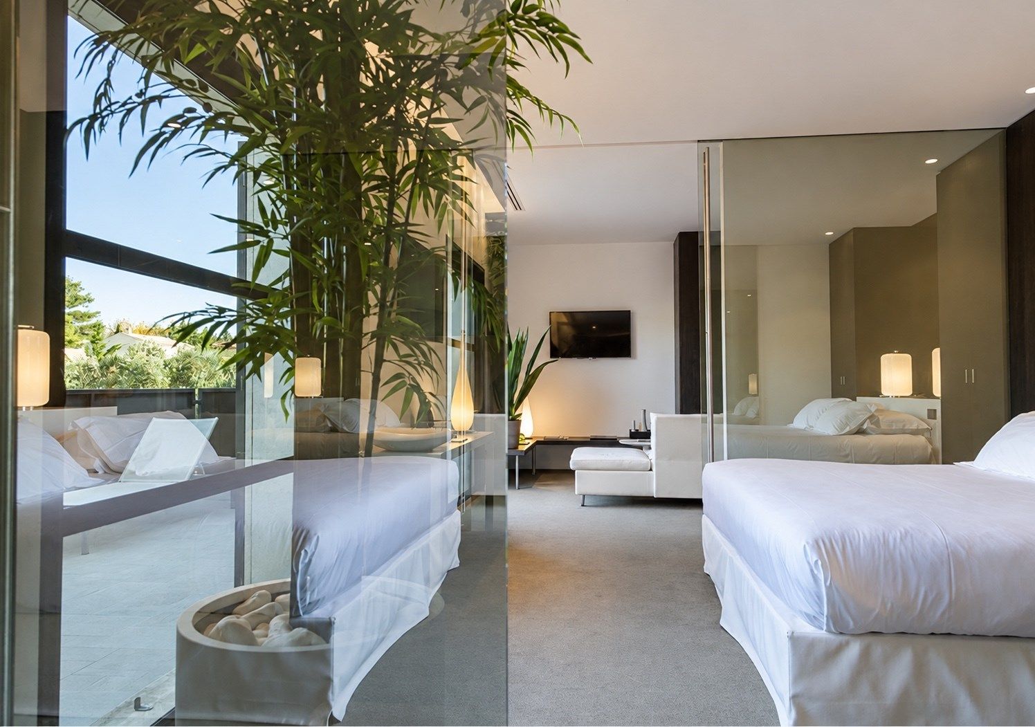 commercial local 24 Rooms for sale on PARADOU (13520)