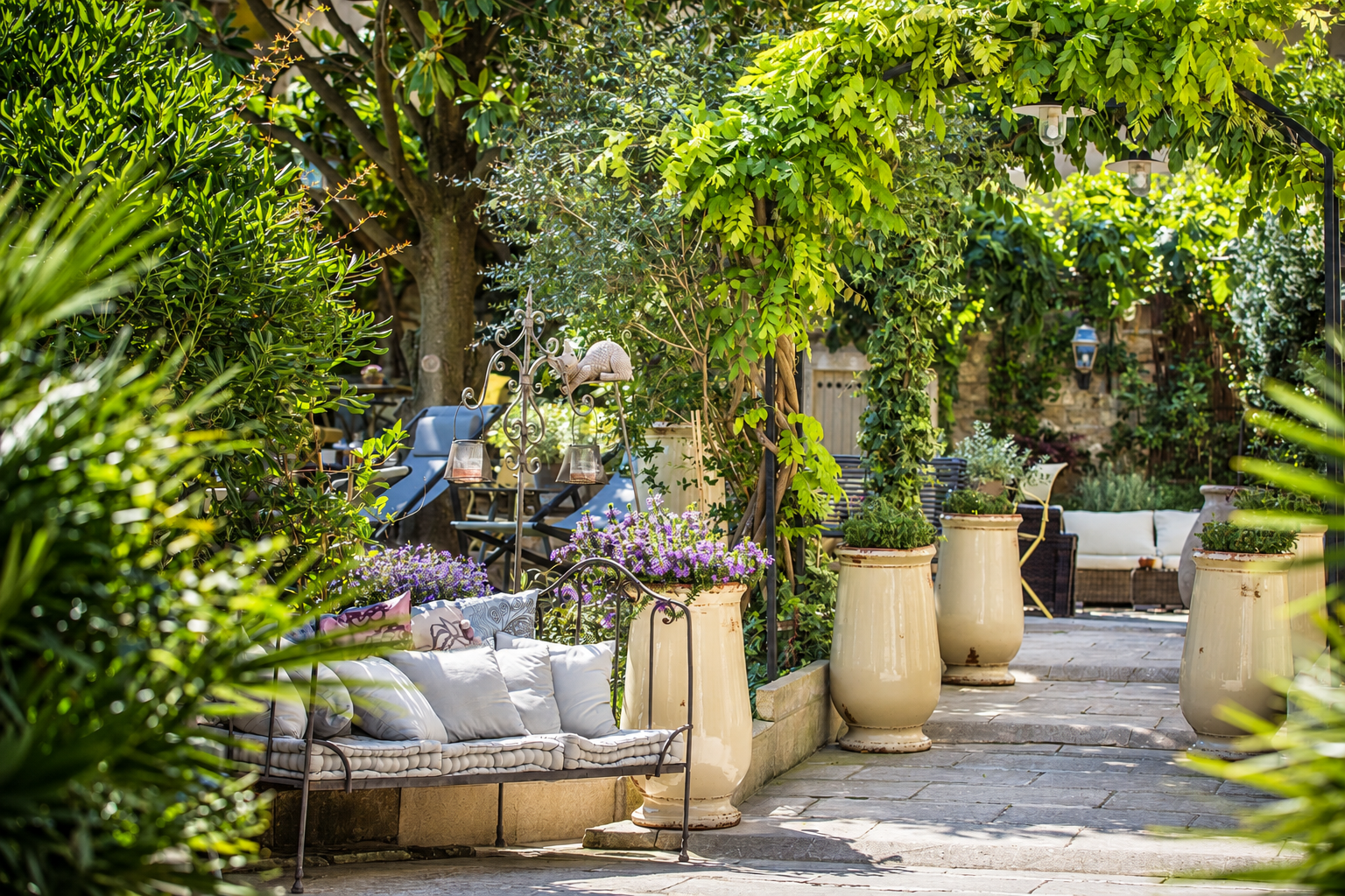 commercial local for sale on FONTVIEILLE (13990)