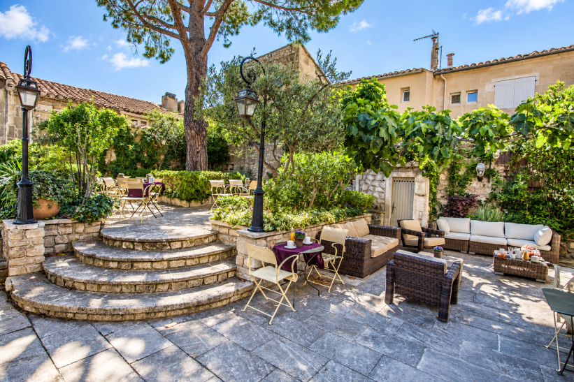 commercial local for sale on FONTVIEILLE (13990)