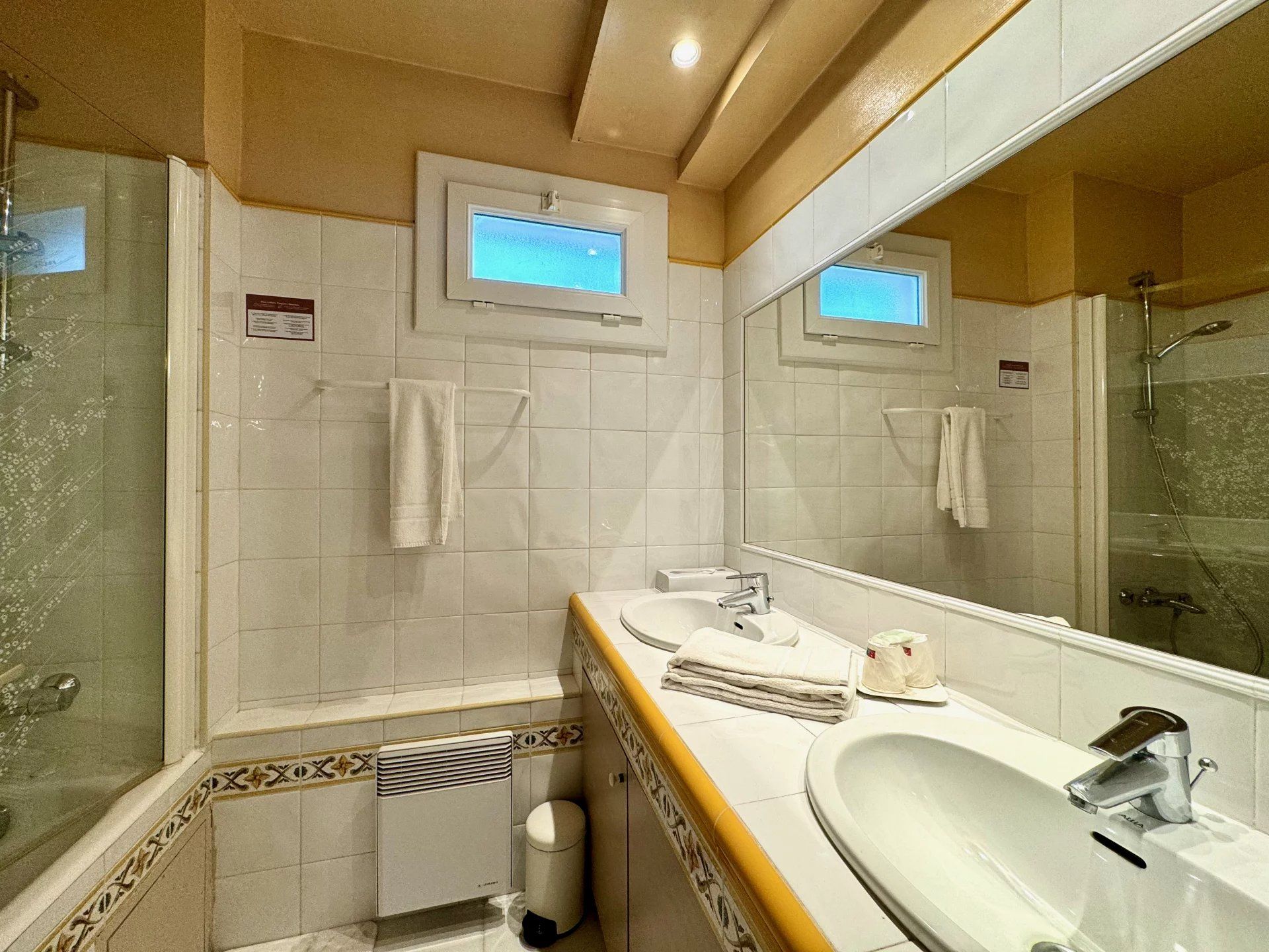 commercial local for sale on ARLES (13200)