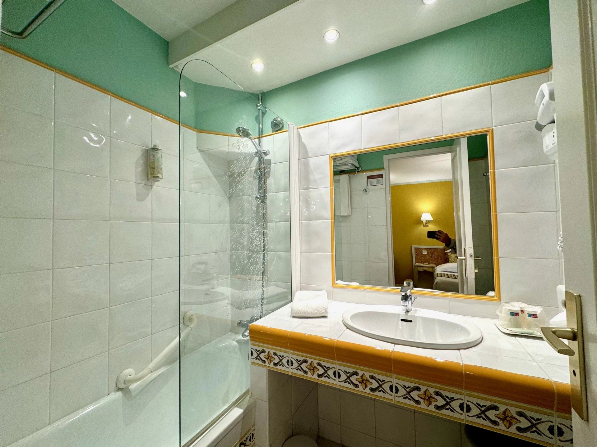 commercial local for sale on ARLES (13200)
