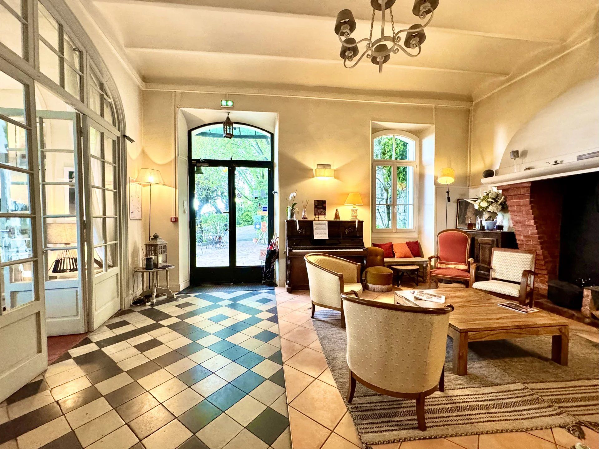 commercial local for sale on GRASSE (06130)