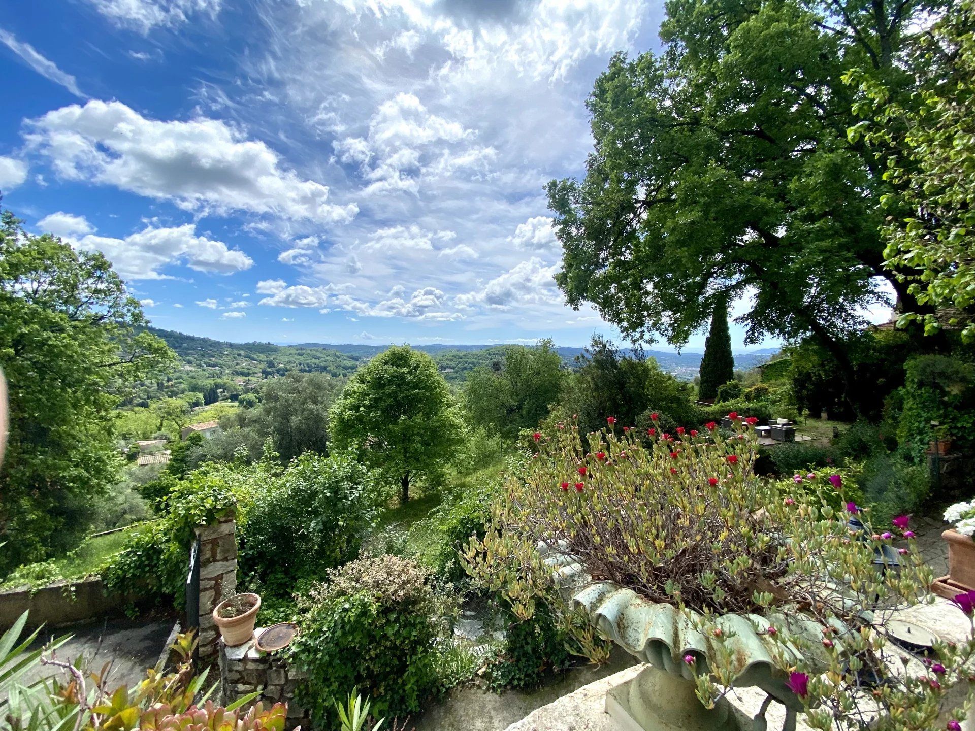 commercial local for sale on GRASSE (06130)