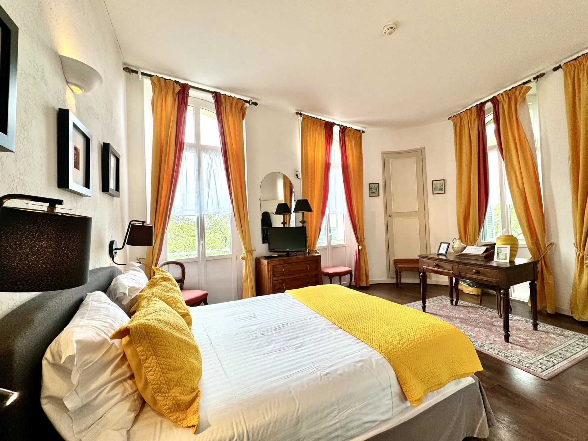 commercial local for sale on GRASSE (06130)