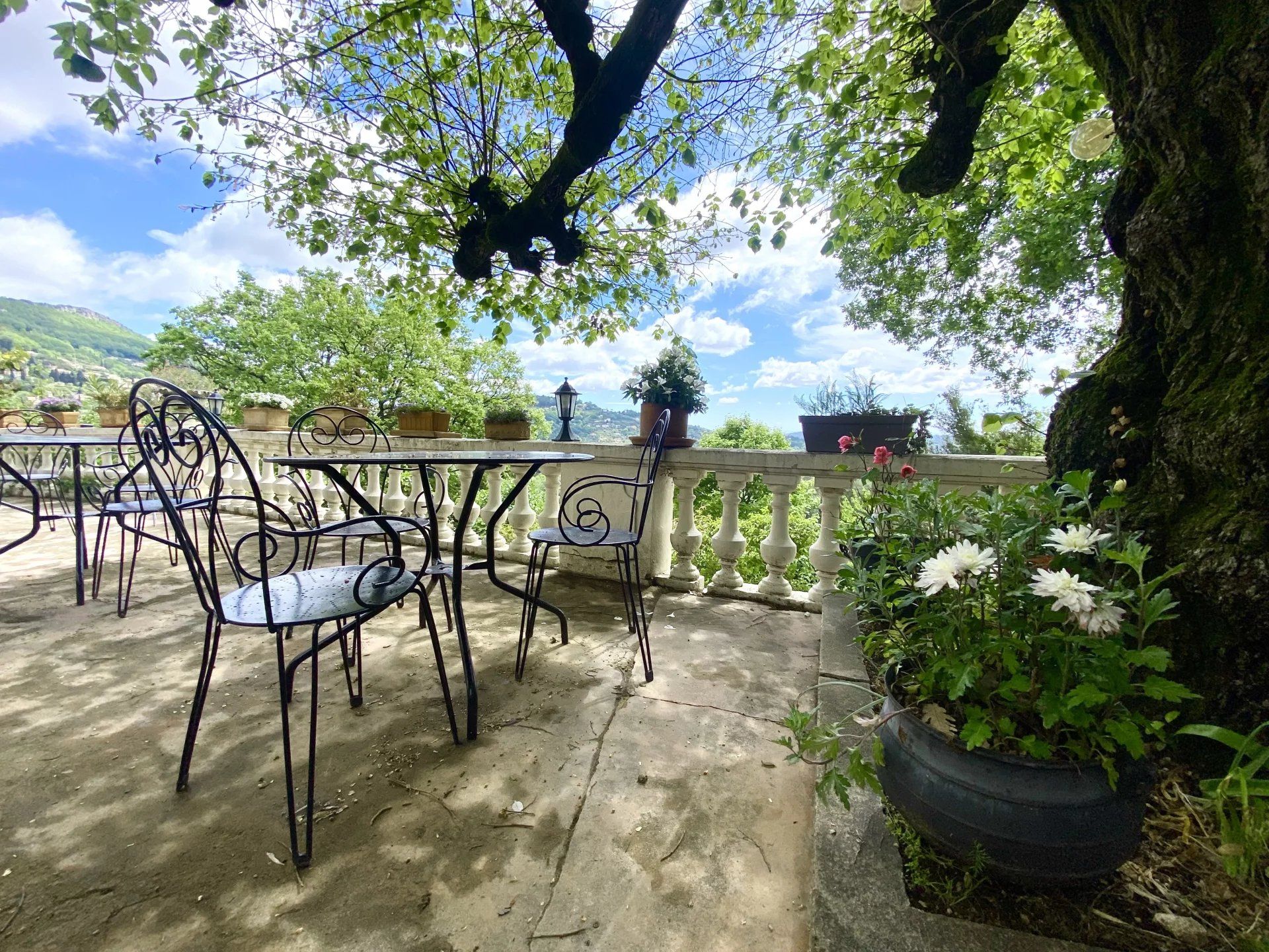 commercial local for sale on GRASSE (06130)