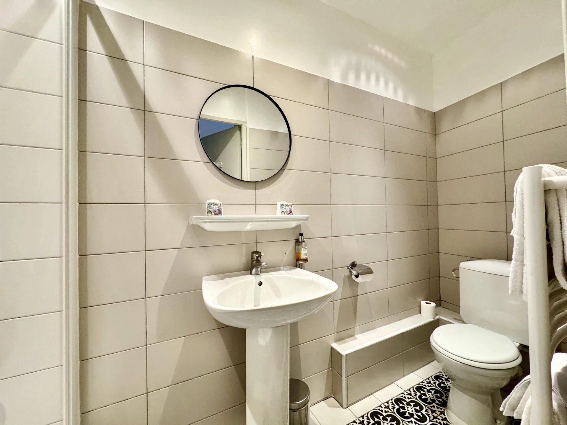 commercial local for sale on GRASSE (06130)