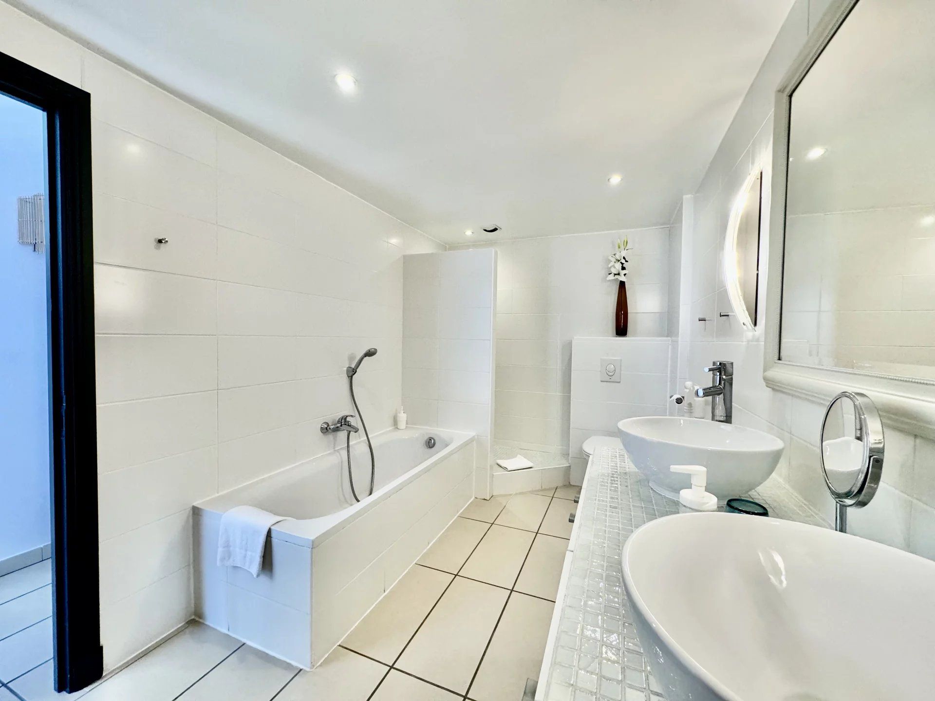 commercial local for sale on COLLOBRIERES (83610)