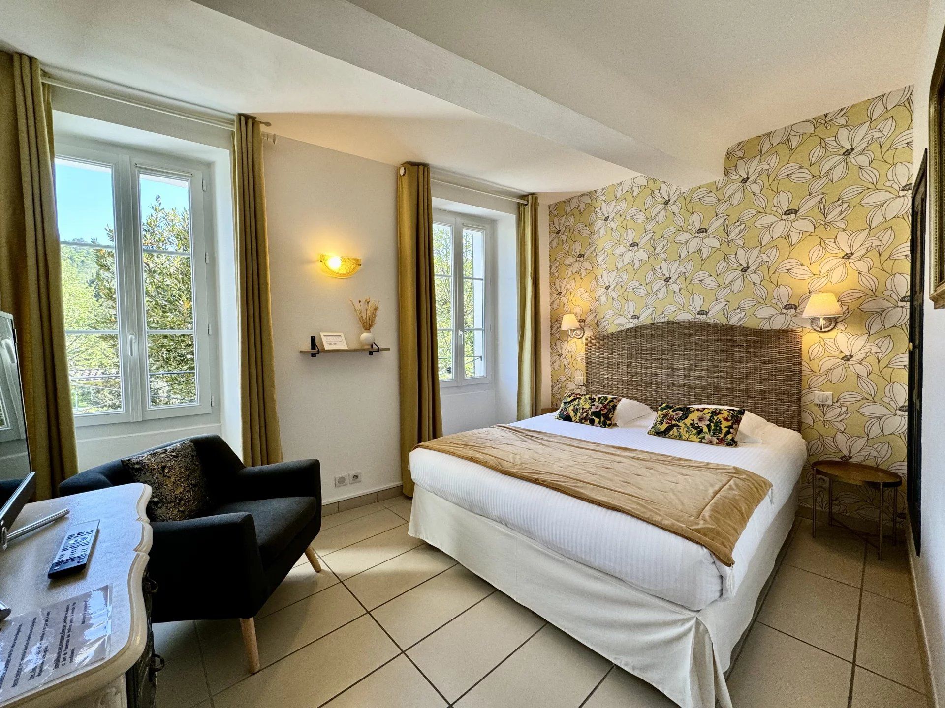 commercial local for sale on COLLOBRIERES (83610)