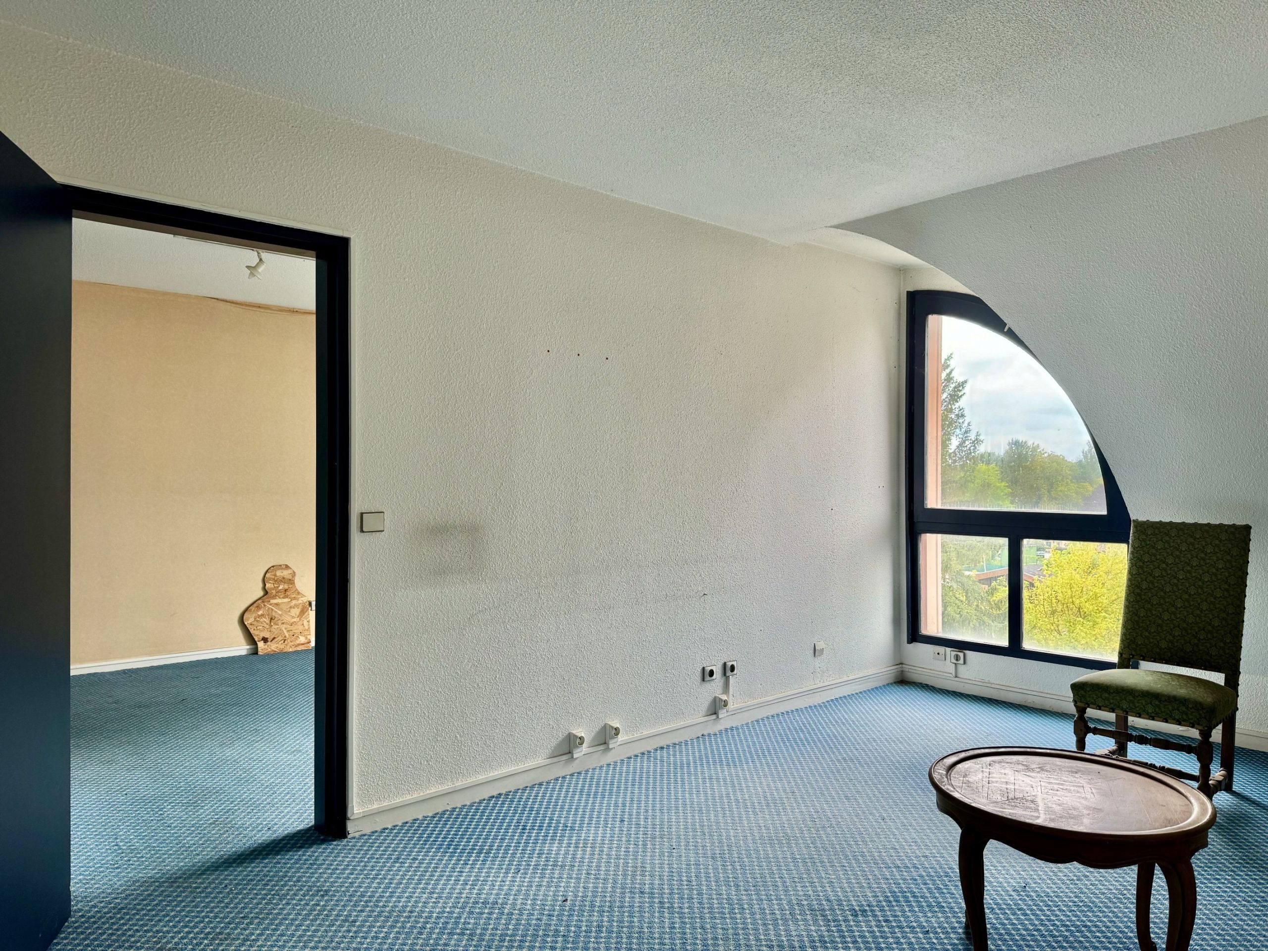 commercial local for sale on MEULAN EN YVELINES (78250)