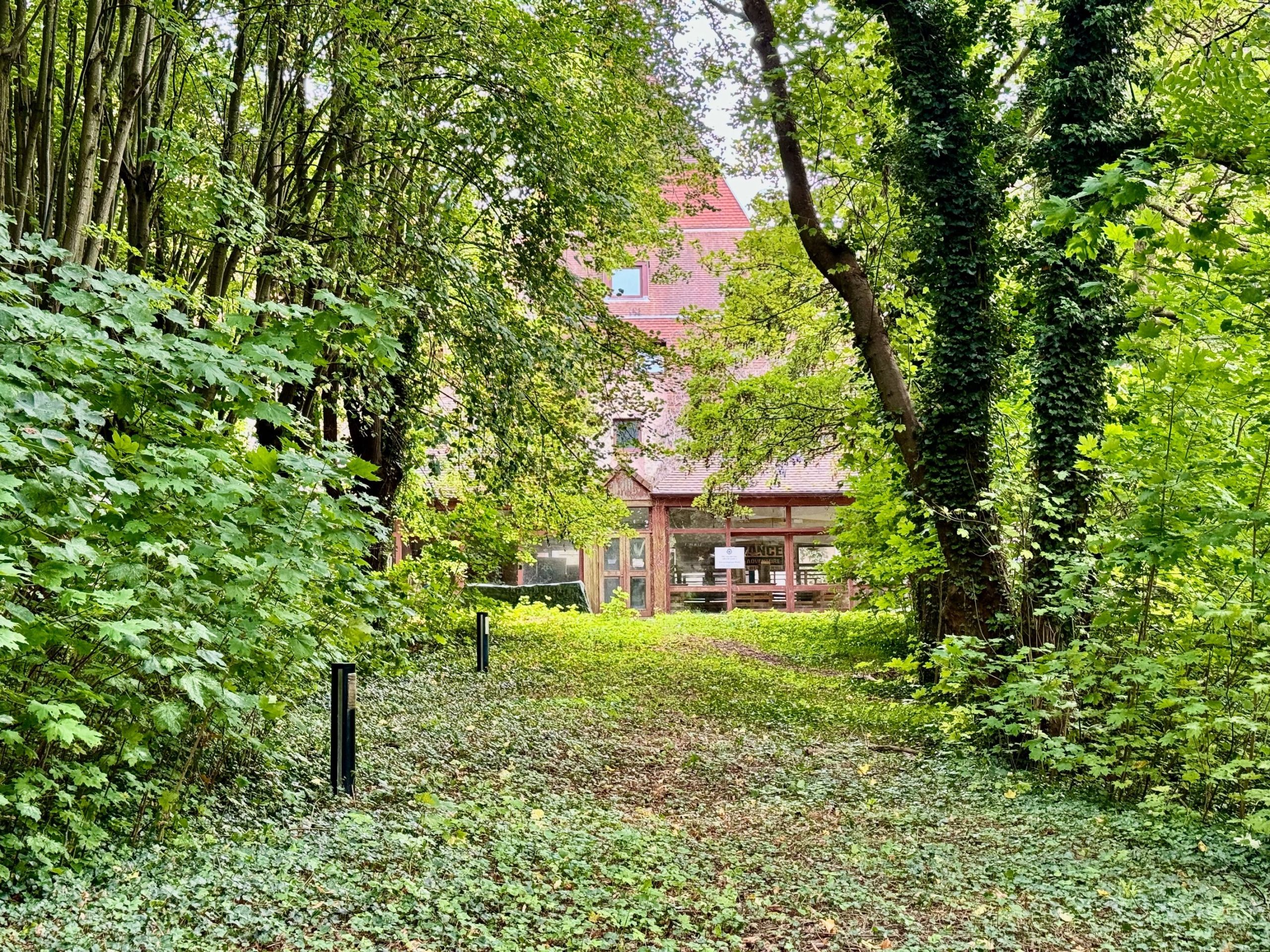 commercial local for sale on MEULAN EN YVELINES (78250)