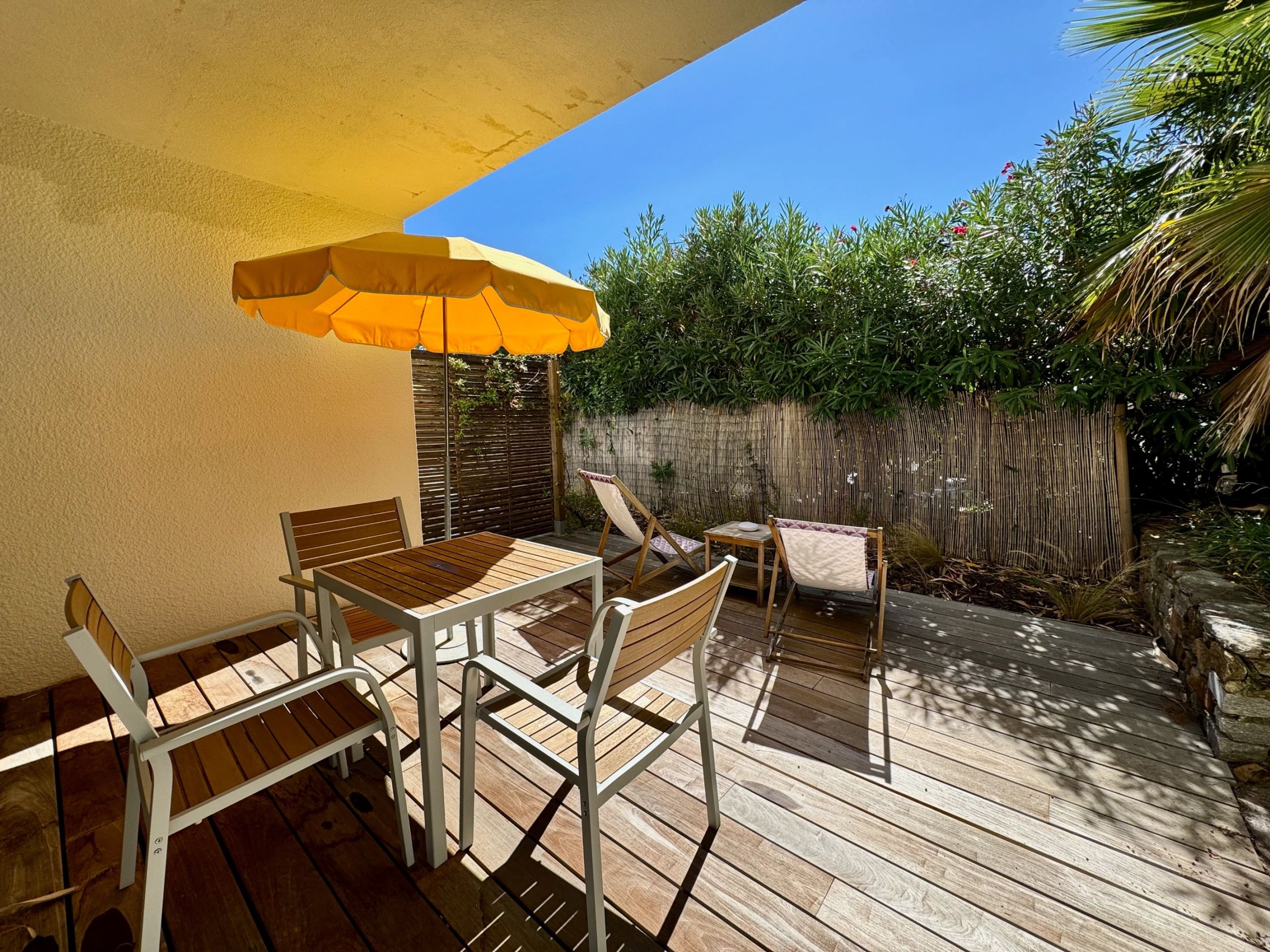 commerce en vente sur LE LAVANDOU (83980)