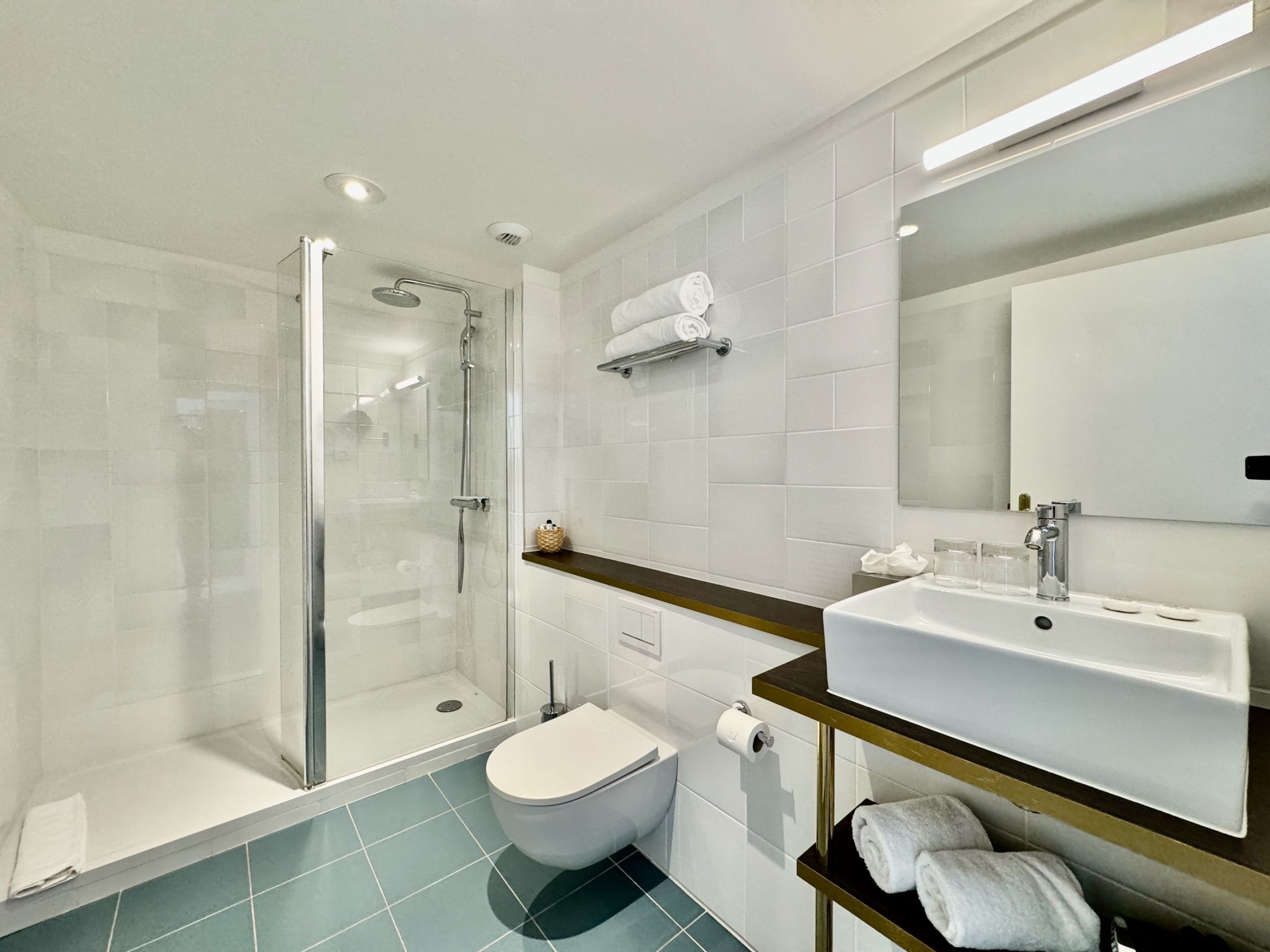 commercial local for sale on LE LAVANDOU (83980)