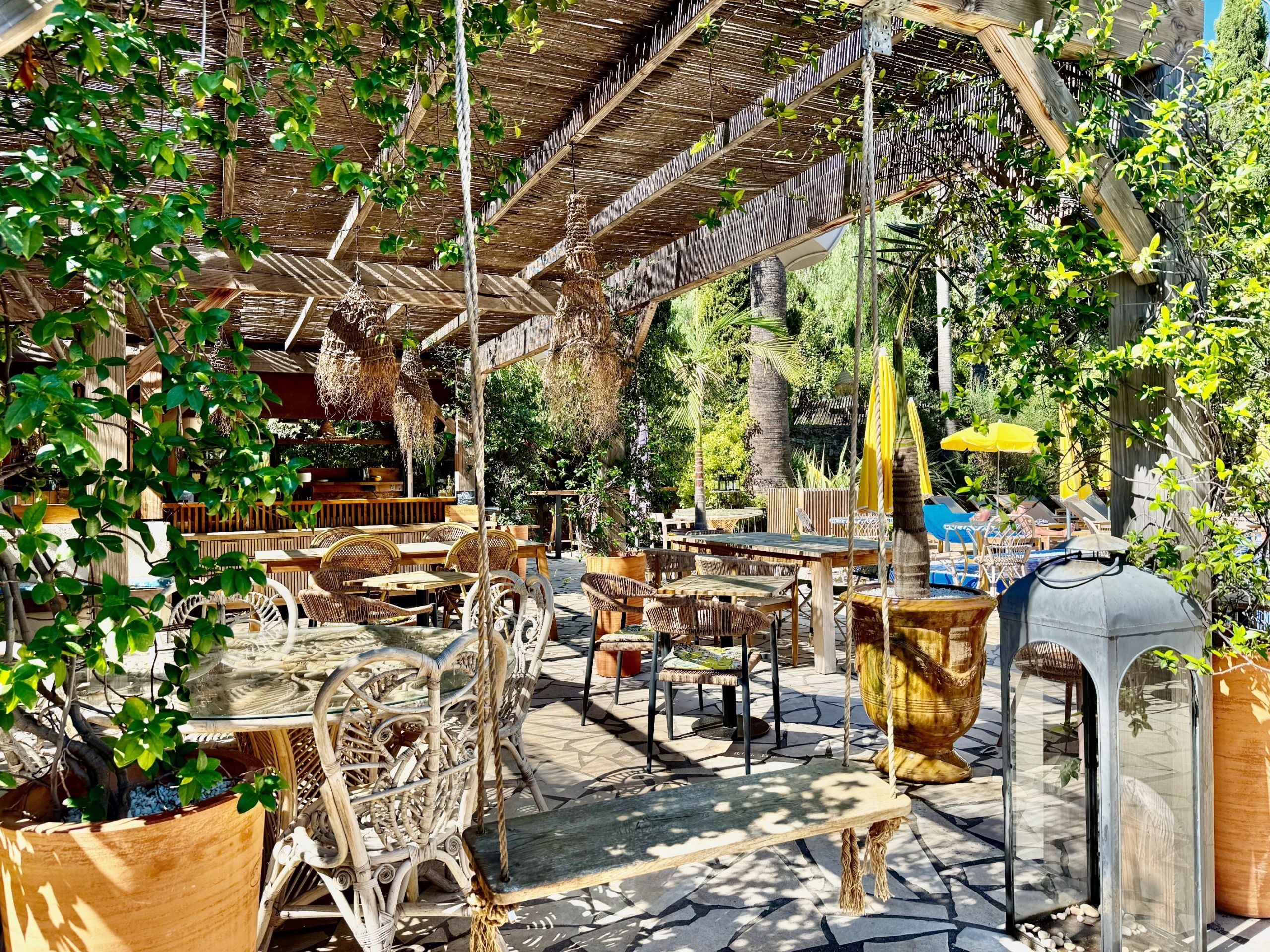 commerce en vente sur LE LAVANDOU (83980)