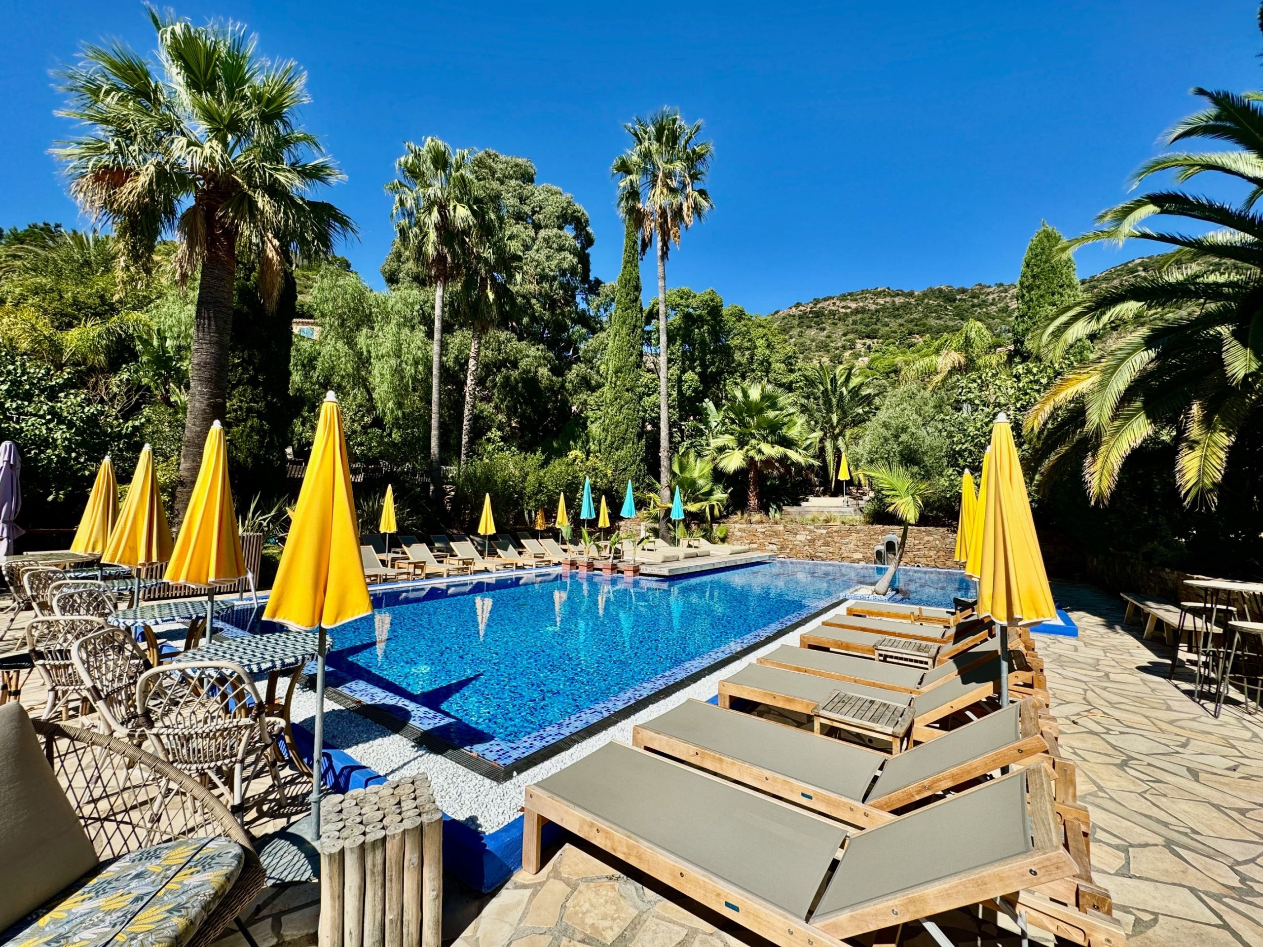 commercial local for sale on LE LAVANDOU (83980)