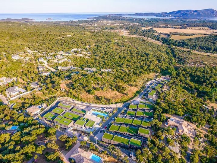 VILLAGE DE VACANCES 5* FACE A LA MER EN CORSE