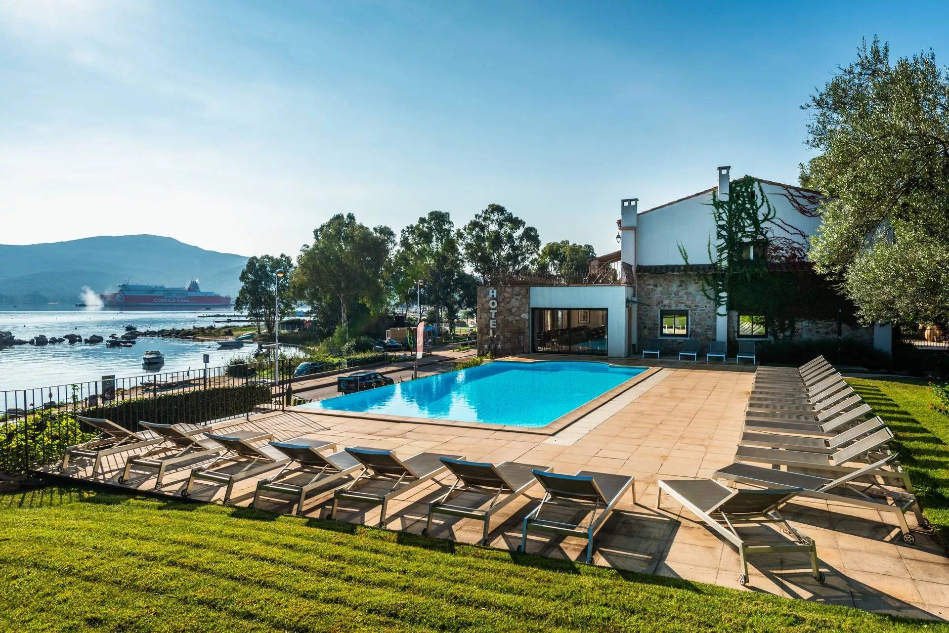 commerce 45 Pièces en vente sur PORTO VECCHIO (20137)