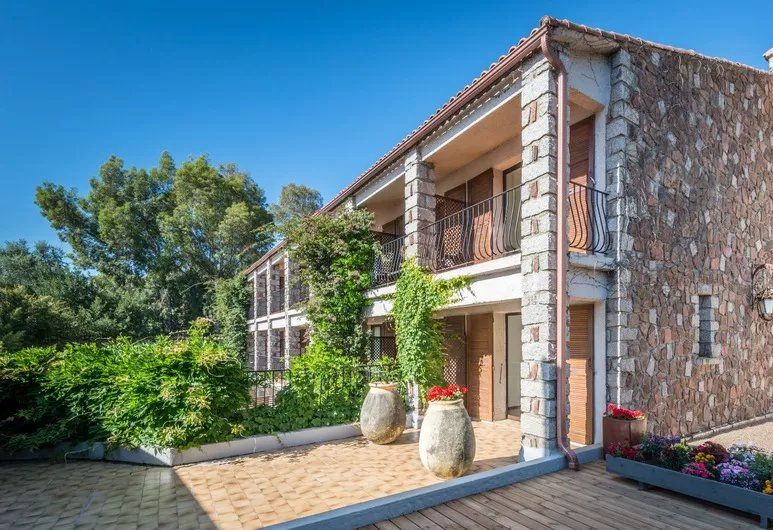 commerce 45 Pièces en vente sur PORTO VECCHIO (20137)