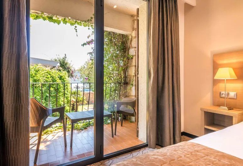 commerce 45 Pièces en vente sur PORTO VECCHIO (20137)