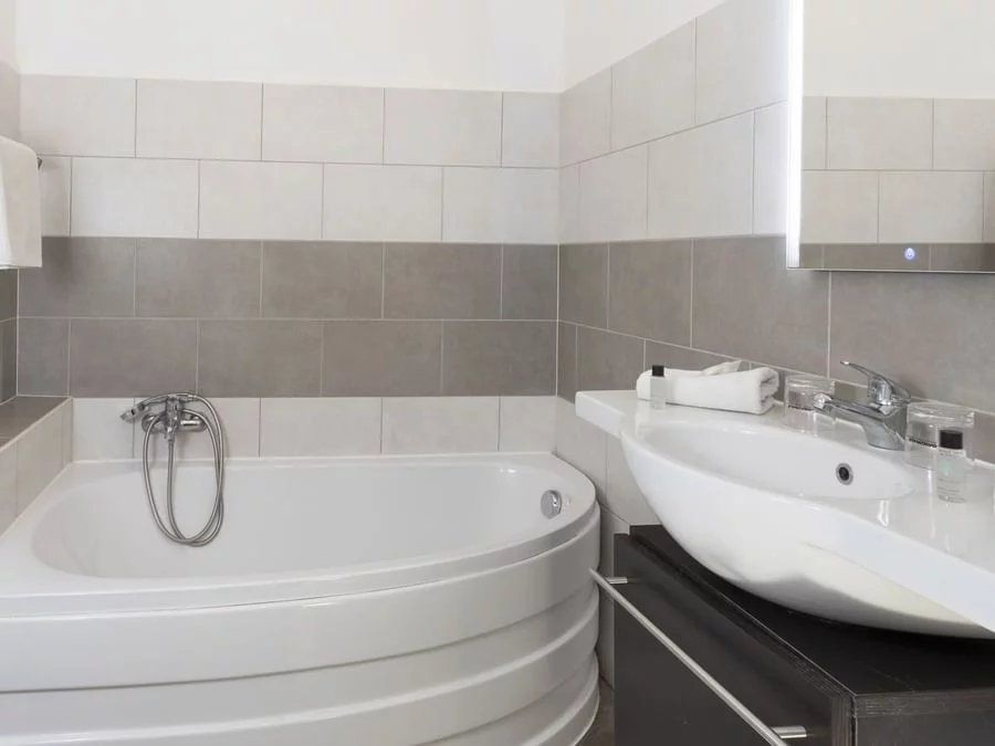 local comercial en venta en ST LAURENT DU VAR (06700)
