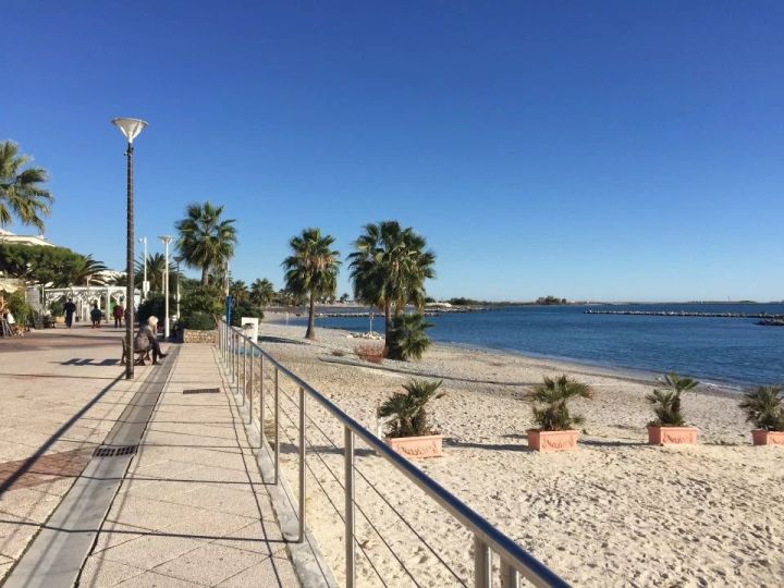 Hotel bureau*** A pied de la plage